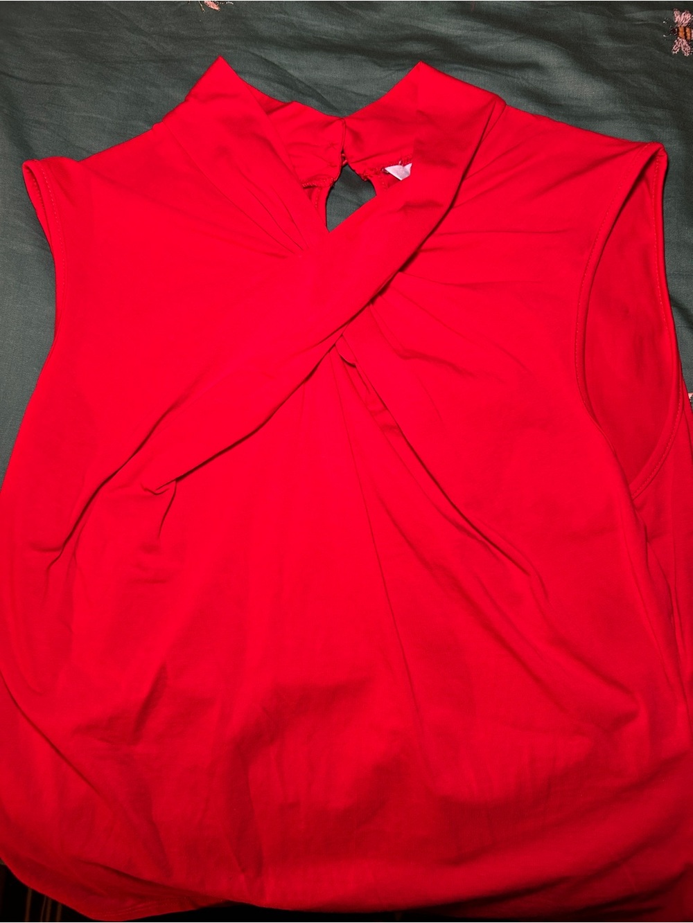 Twist-Back Sleeveless Tank Top in Red